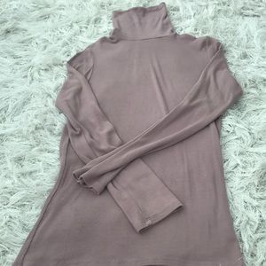 Mauve turtle neck